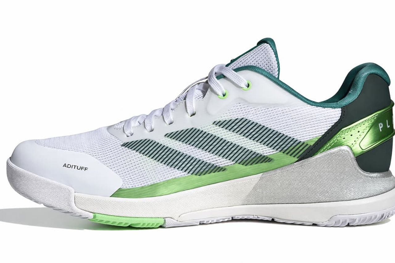 Adidas Crazyquick Lightstrike Padel-Schuh in Weiß und Grün mit atmungsaktivem Mesh-Obermaterial, ADITUFF-Zehenkappe, Lightstrike-Dämpfung und einer stabilen Außensohle, die für schnelle Bewegungen und Grip auf Padel-Plätzen entwickelt wurde.